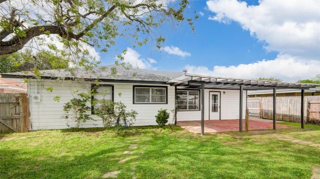 1412 W 10th Street, Freeport, TX 77541