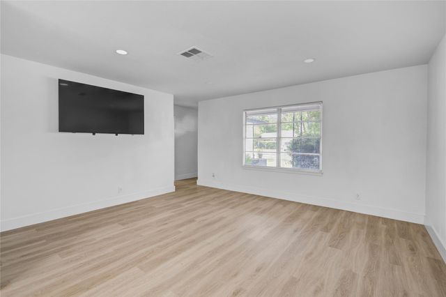 1412 W 10th Street, Freeport, TX 77541
