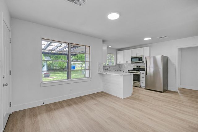 1412 W 10th Street, Freeport, TX 77541