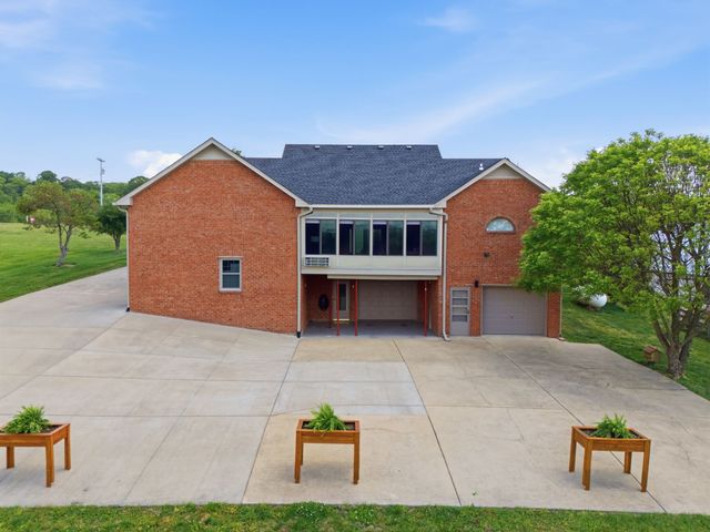 1838 Liberty Ln, Gallatin, TN 37066