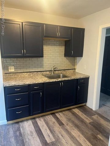 15826 Bentler Street, Detroit, MI 48223