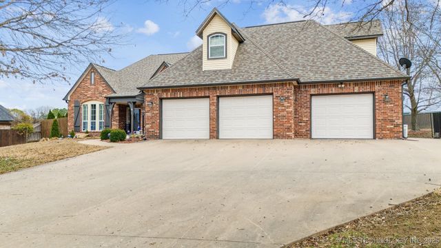 3203 Callaway Drive, Claremore, OK 74019