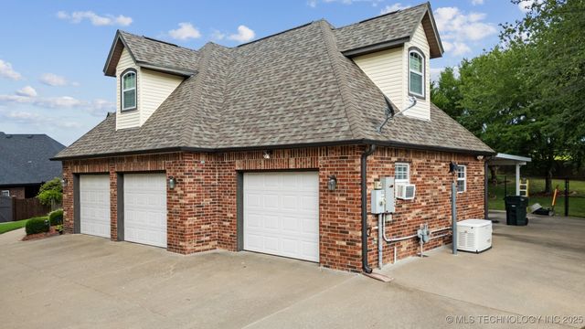 3203 Callaway Drive, Claremore, OK 74019