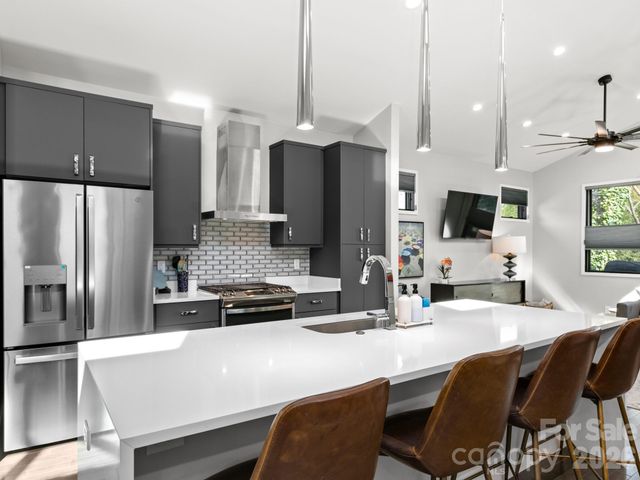 54 Howard Street, Asheville, NC 28806