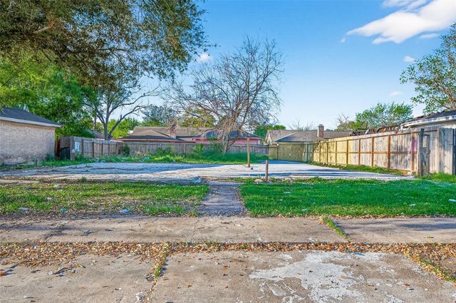 6710 W Fuqua Drive, Houston, TX 77489