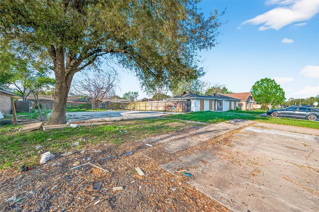 6710 W Fuqua Drive, Houston, TX 77489