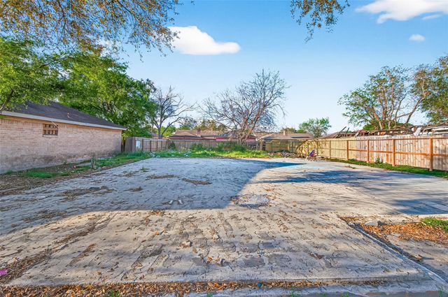 6710 W Fuqua Drive, Houston, TX 77489