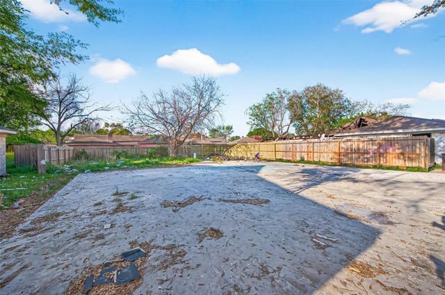 6710 W Fuqua Drive, Houston, TX 77489