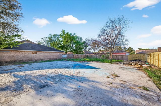 6710 W Fuqua Drive, Houston, TX 77489