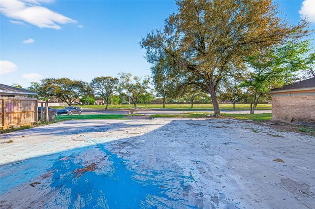 6710 W Fuqua Drive, Houston, TX 77489