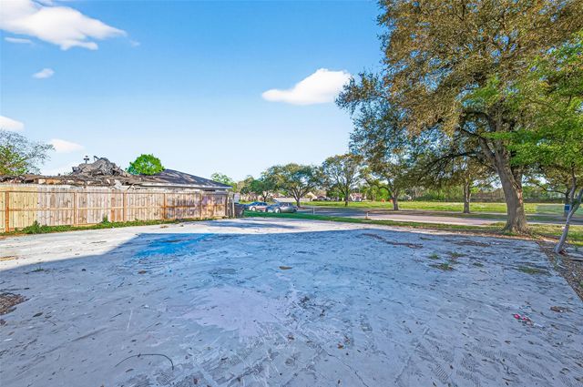 6710 W Fuqua Drive, Houston, TX 77489