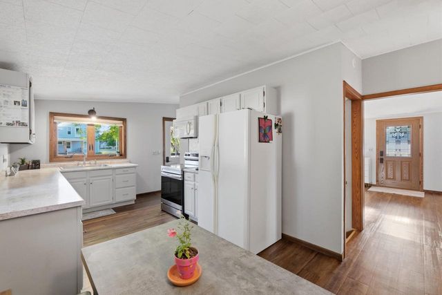 520 6th Street, Prairie Du Sac, WI 53578