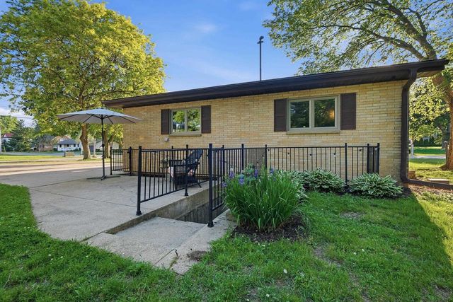 520 6th Street, Prairie Du Sac, WI 53578