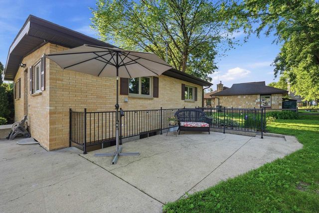 520 6th Street, Prairie Du Sac, WI 53578