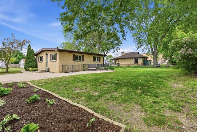 520 6th Street, Prairie Du Sac, WI 53578