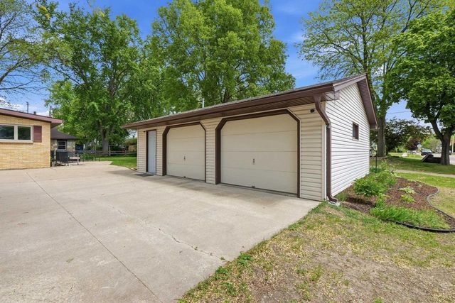 520 6th Street, Prairie Du Sac, WI 53578