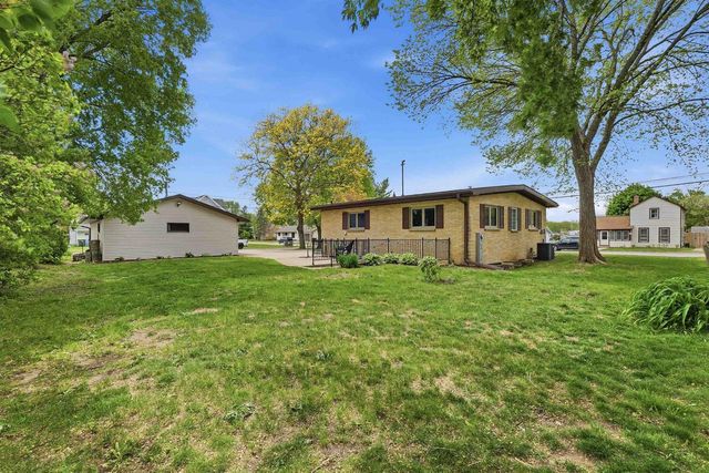 520 6th Street, Prairie Du Sac, WI 53578