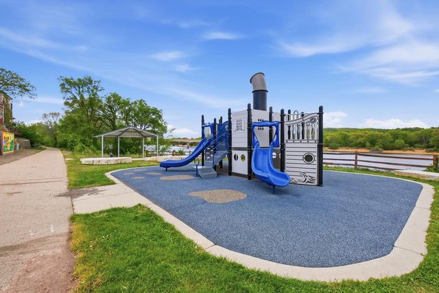 520 6th Street, Prairie Du Sac, WI 53578