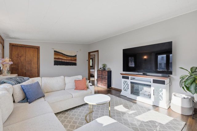 520 6th Street, Prairie Du Sac, WI 53578