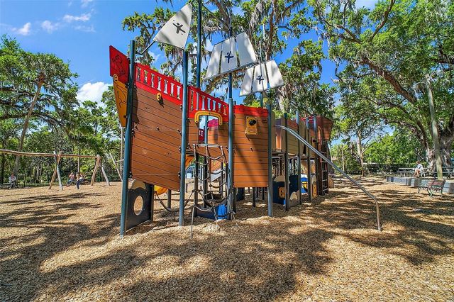 629 SANDLAKE COURT, Mount Dora, FL 32757