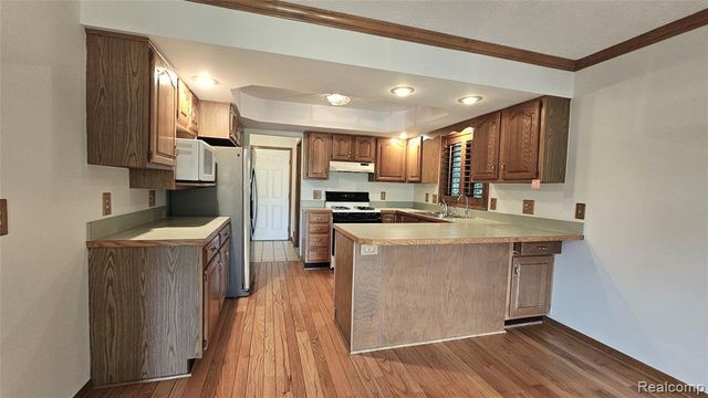 448 Fairwood Road, Pinckney, MI 48169