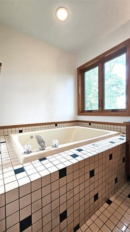 448 Fairwood Road, Pinckney, MI 48169
