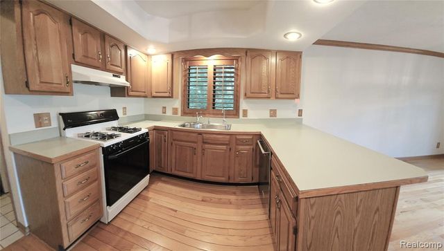 448 Fairwood Road, Pinckney, MI 48169