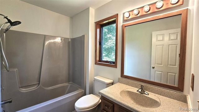 448 Fairwood Road, Pinckney, MI 48169