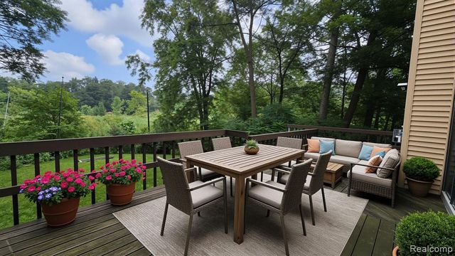 448 Fairwood Road, Pinckney, MI 48169