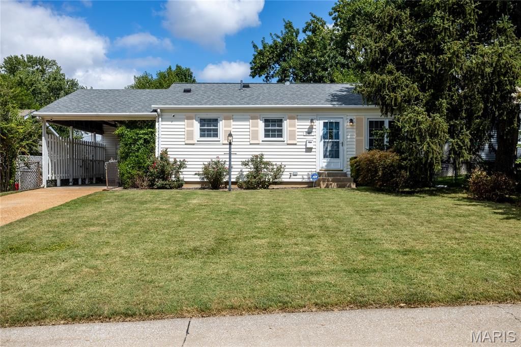 2687 Chatham Drive, Maryland Heights, MO 63043