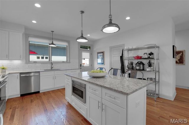 4327 Swan Avenue, St Louis, MO 63110