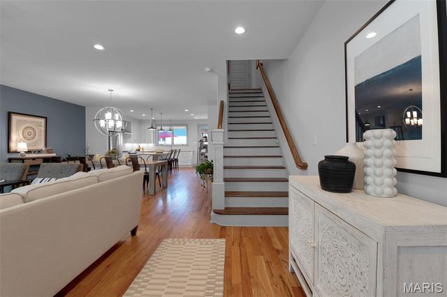4327 Swan Avenue, St Louis, MO 63110