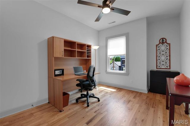 4327 Swan Avenue, St Louis, MO 63110