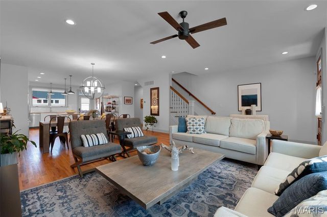 4327 Swan Avenue, St Louis, MO 63110