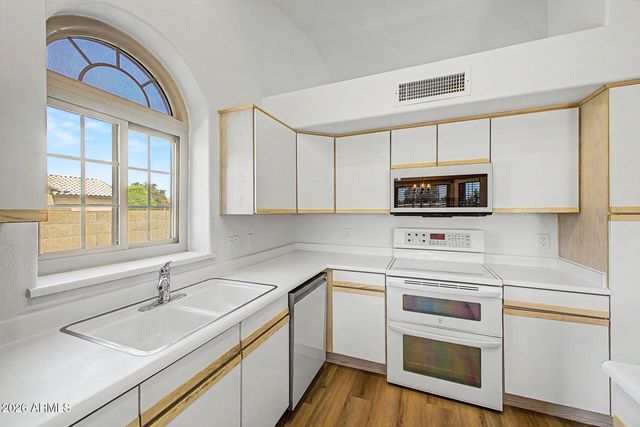 3701 E RENEE Drive, Phoenix, AZ 85050