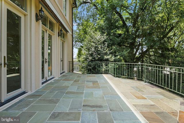 2944 UNIVERSITY TER NW, Washington, DC 20016