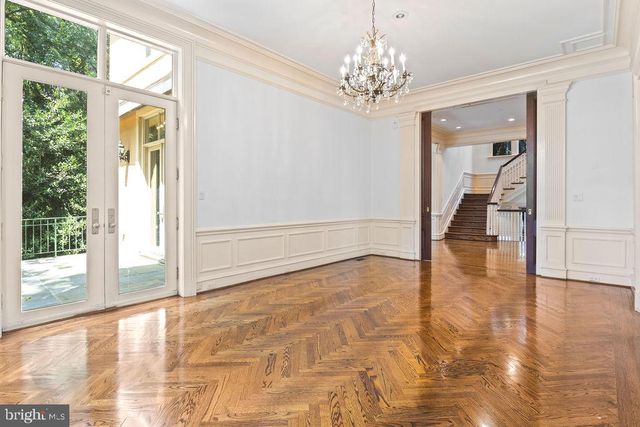 2944 UNIVERSITY TER NW, Washington, DC 20016