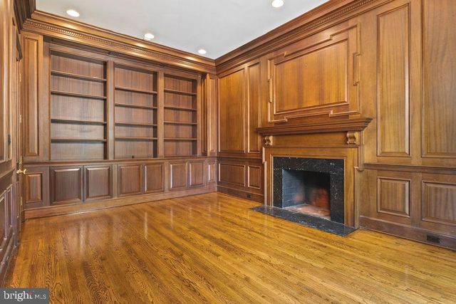 2944 UNIVERSITY TER NW, Washington, DC 20016