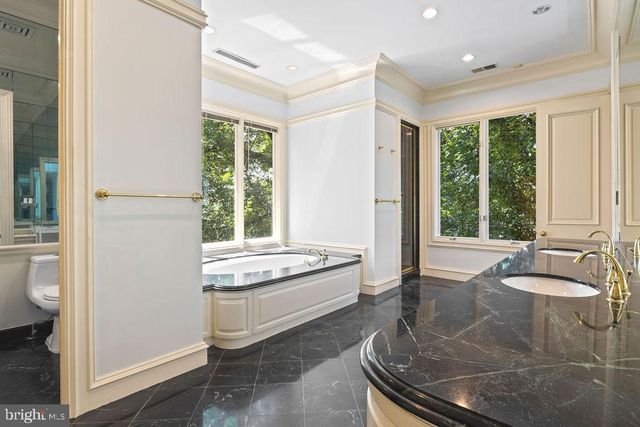 2944 UNIVERSITY TER NW, Washington, DC 20016