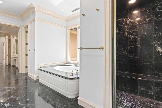 2944 UNIVERSITY TER NW, Washington, DC 20016