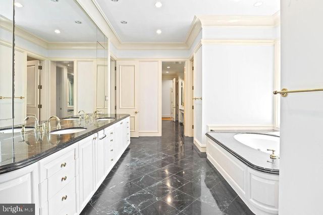 2944 UNIVERSITY TER NW, Washington, DC 20016