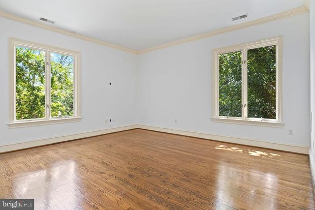 2944 UNIVERSITY TER NW, Washington, DC 20016