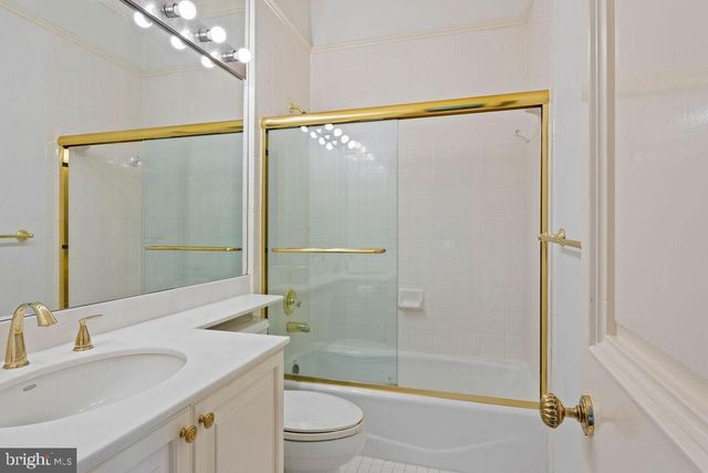 2944 UNIVERSITY TER NW, Washington, DC 20016