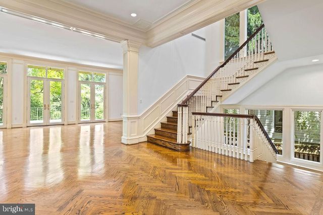 2944 UNIVERSITY TER NW, Washington, DC 20016