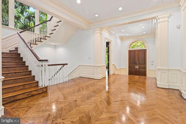 2944 UNIVERSITY TER NW, Washington, DC 20016