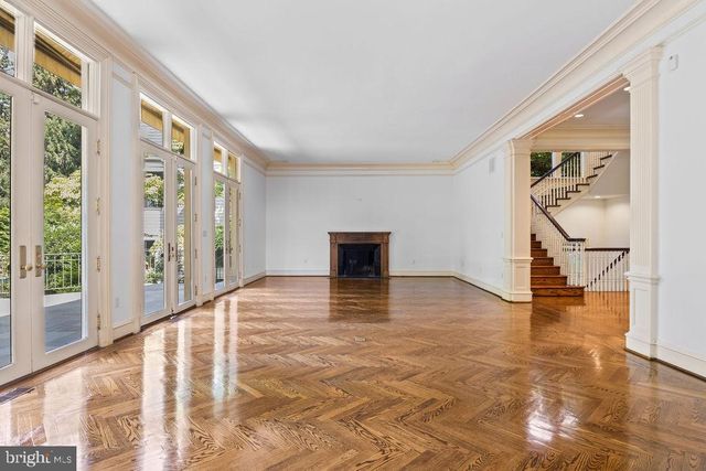 2944 UNIVERSITY TER NW, Washington, DC 20016