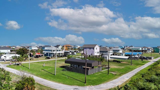 913 O Neil Road, Crystal Beach, TX 77650