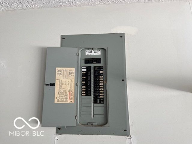 9451 S Amanda Drive, Claypool, IN 46510