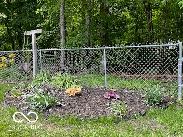 9451 S Amanda Drive, Claypool, IN 46510