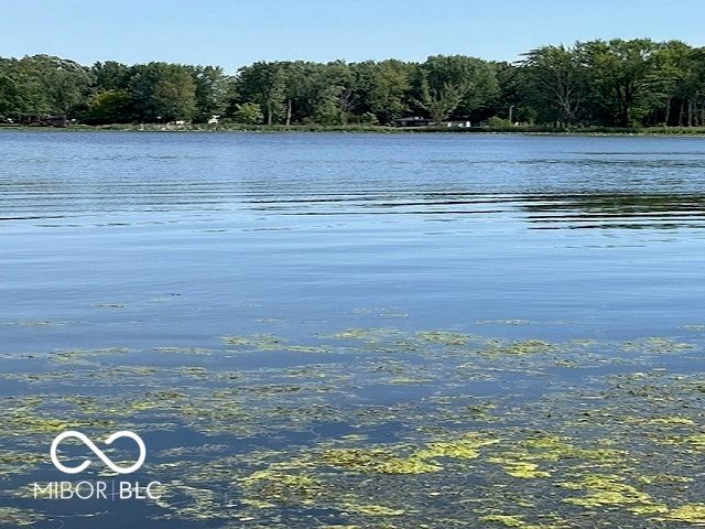 9451 S Amanda Drive, Claypool, IN 46510